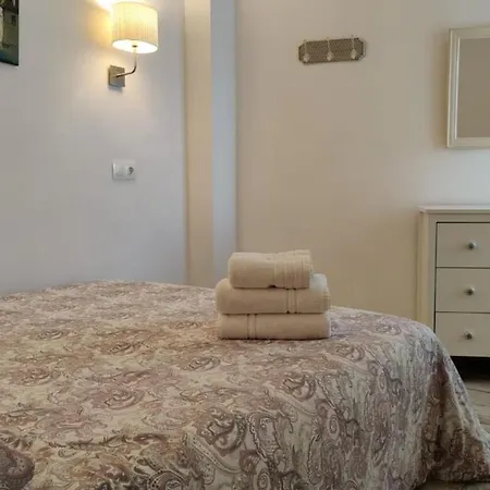 Fantastic 2-bed In Sea Views Apartment *